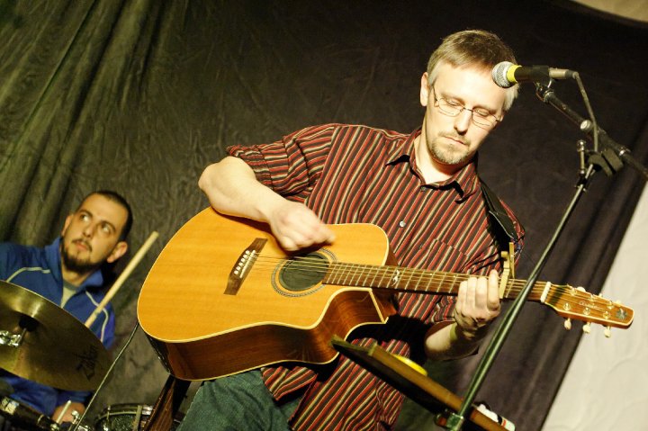 Jeremy Pinera (batterie) et Laurent Leemans (guitare)